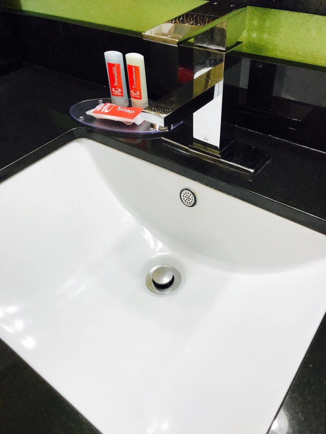 Milan Inn & Suites Luaran gambar