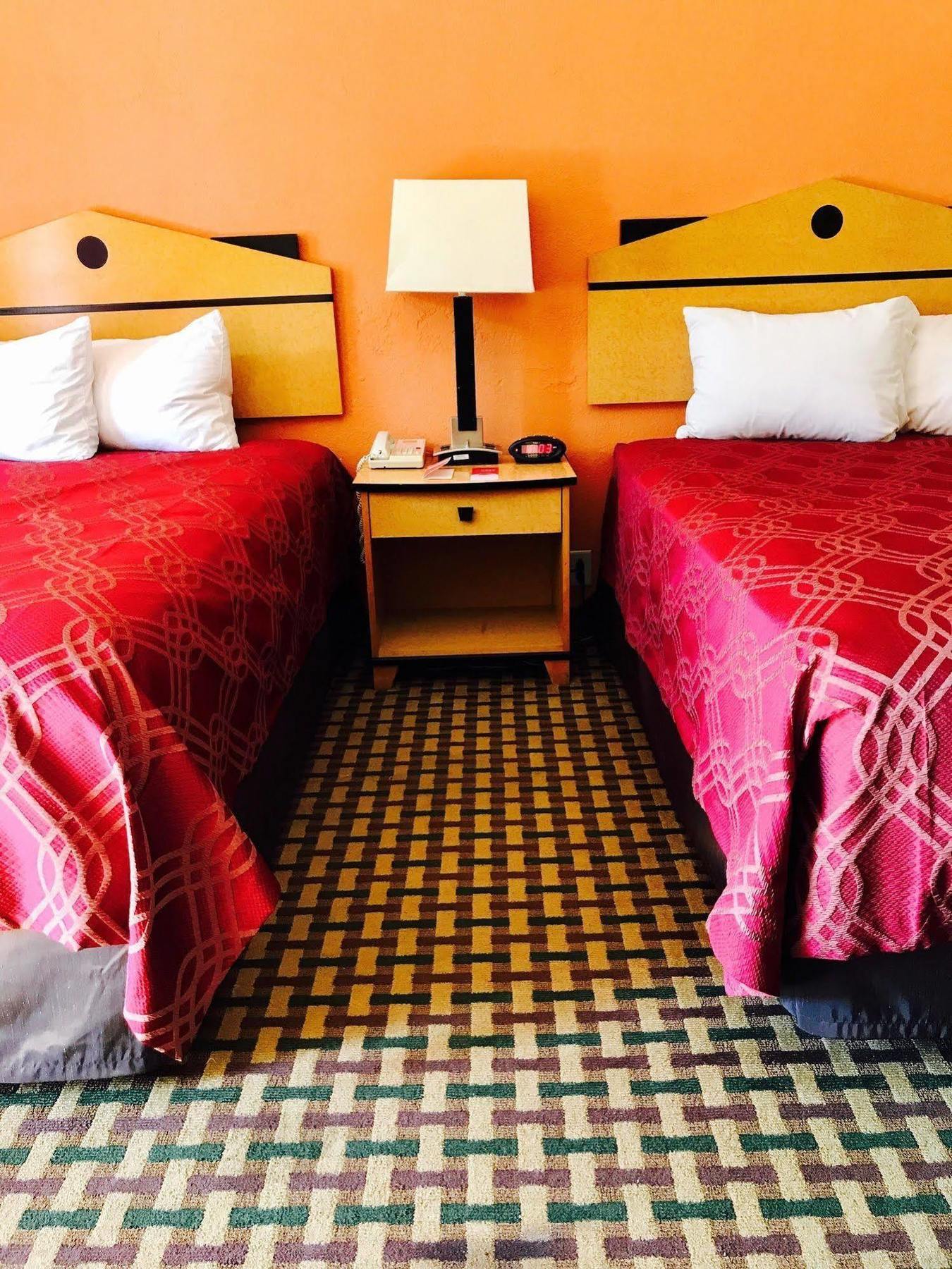 Milan Inn & Suites Luaran gambar