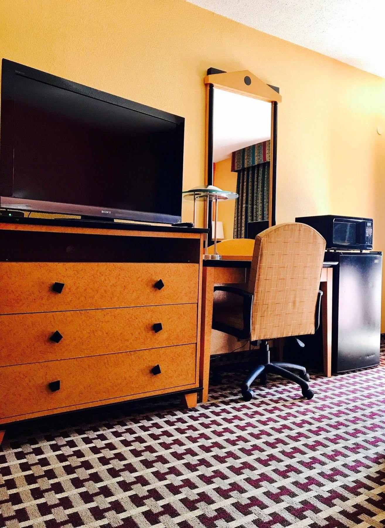 Milan Inn & Suites Luaran gambar